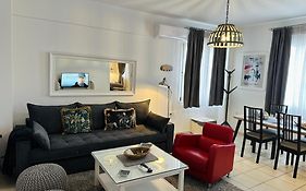 Gianna'S Apartment Central Aigio Cozy And Shining